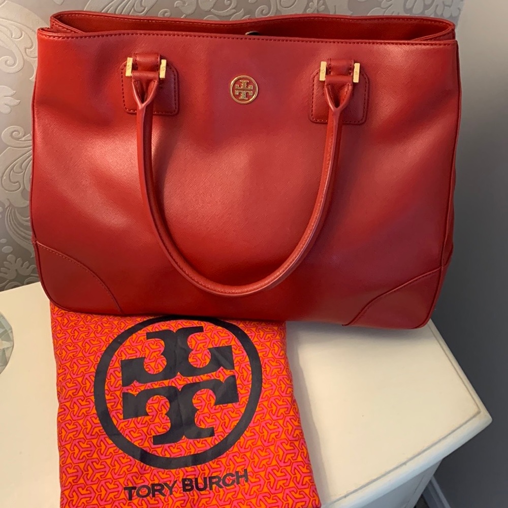 Tory Burch Tote!!